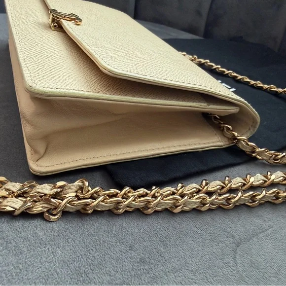 Chanel Caviar Beige small flap crossbody bag with gold chain and cc lock - Picture 6 of 13